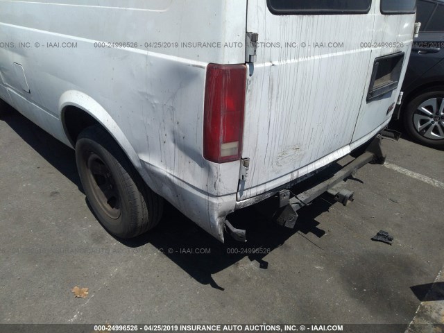 1GTDM19W3YB517148 - 2000 GMC SAFARI XT WHITE photo 6