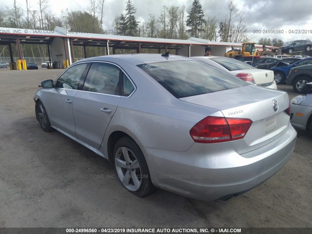 1VWBP7A30DC090936 - 2013 VOLKSWAGEN PASSAT SE SILVER photo 3