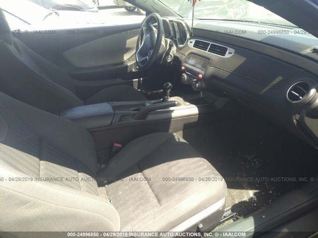 2G1FE1E35E9135453 - 2014 CHEVROLET CAMARO LS GRAY photo 5