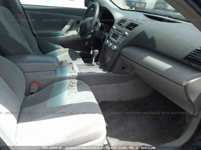 4T1BF3EK6BU137356 - 2011 TOYOTA CAMRY SE/LE/XLE 黑色 照片 5