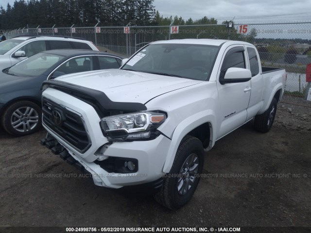 5TFSZ5AN4JX138073 - 2018 TOYOTA TACOMA ACCESS CAB/SR5/TRD SPT/OR WHITE photo 2