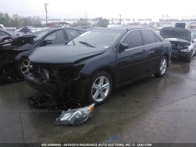 4T1BF1FK3CU533071 - 2012 TOYOTA CAMRY SE/LE/XLE BLACK photo 2