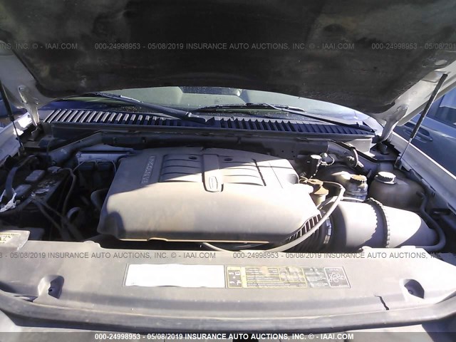 5LMFU28R04LJ19063 - 2004 LINCOLN NAVIGATOR 银色 照片 10