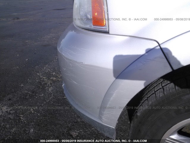 5LMFU28R04LJ19063 - 2004 LINCOLN NAVIGATOR 银色 照片 6