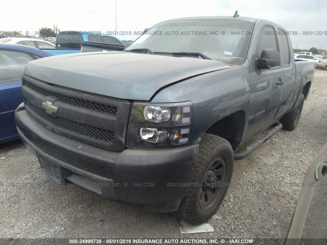 2GCEC19C971596370 - 2007 CHEVROLET SILVERADO C1500 BLUE photo 2