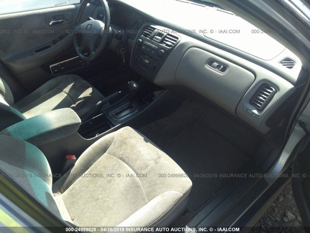 3HGCG66582G704722 - 2002 HONDA ACCORD LX 银色 照片 5