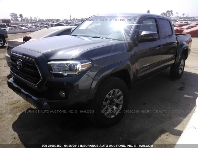 5TFAZ5CN0HX037941 - 2017 TOYOTA TACOMA DBL CAB/SR5/TRD SPORT/OR GRAY photo 2