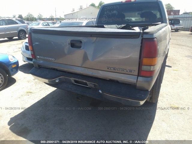 2GCEC19T2Y1179108 - 2000 CHEVROLET SILVERADO C1500 GRAY photo 6