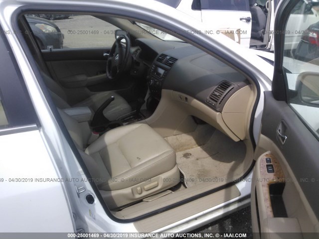 1HGCM665X4A018479 - 2004 HONDA ACCORD EX WHITE photo 5