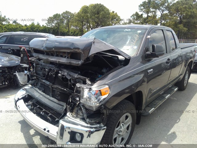 5TFRY5F10EX167227 - 2014 TOYOTA TUNDRA DOUBLE CAB SR/SR5 GRAY photo 2