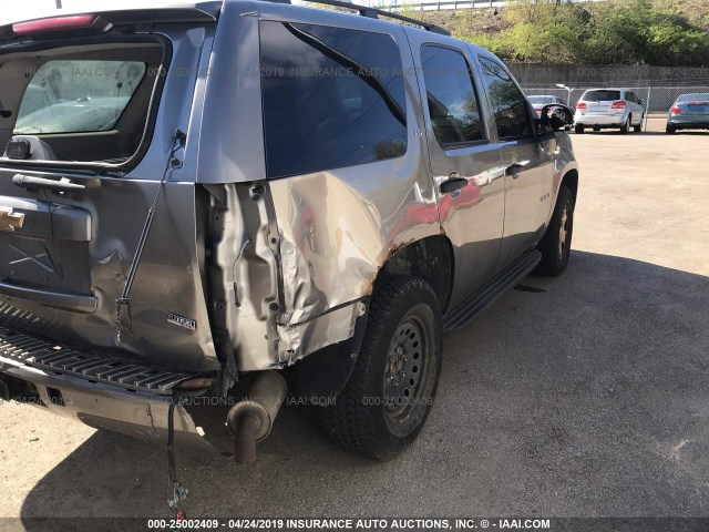 1GNFK13039R227835 - 2009 CHEVROLET TAHOE K1500 LS GRAY photo 4