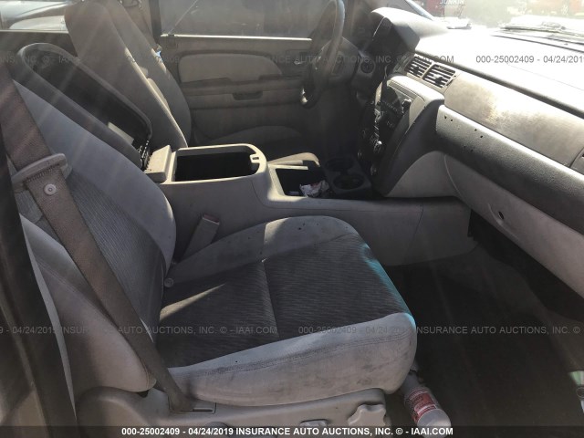 1GNFK13039R227835 - 2009 CHEVROLET TAHOE K1500 LS GRAY photo 5