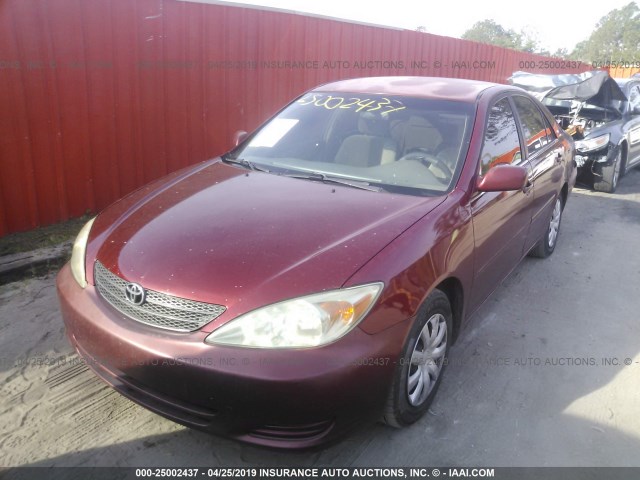 4T1BE32KX2U023772 - 2002 TOYOTA CAMRY LE/XLE/SE BURGUNDY photo 2