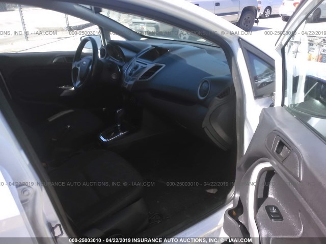 3FADP4CJXCM126611 - 2012 FORD FIESTA SEL WHITE photo 5