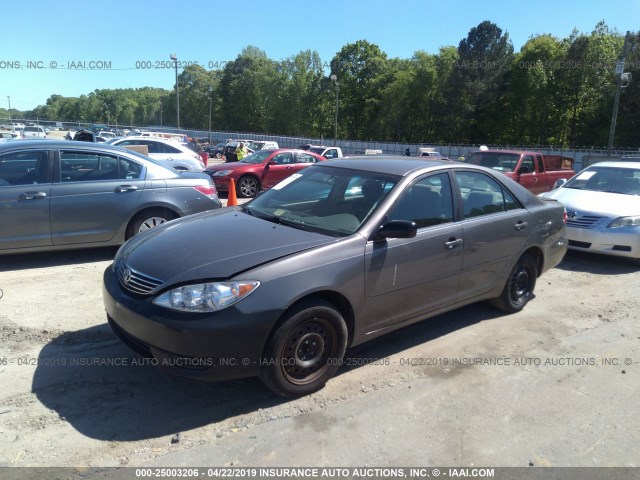 JTDBE32K153006132 - 2005 TOYOTA CAMRY LE/XLE/SE GRAY photo 2