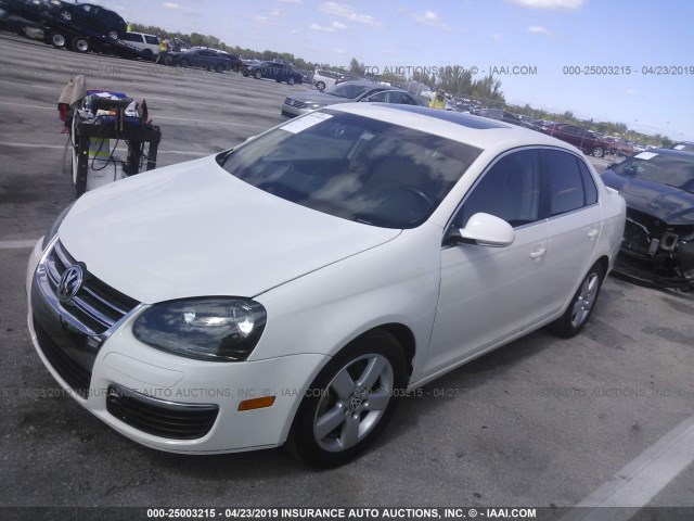 3VWRM71KX8M015101 - 2008 VOLKSWAGEN JETTA SE/SEL WHITE photo 2