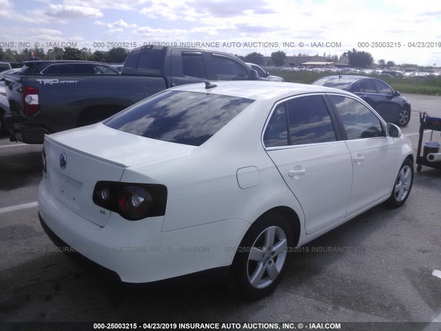 3VWRM71KX8M015101 - 2008 VOLKSWAGEN JETTA SE/SEL WHITE photo 4