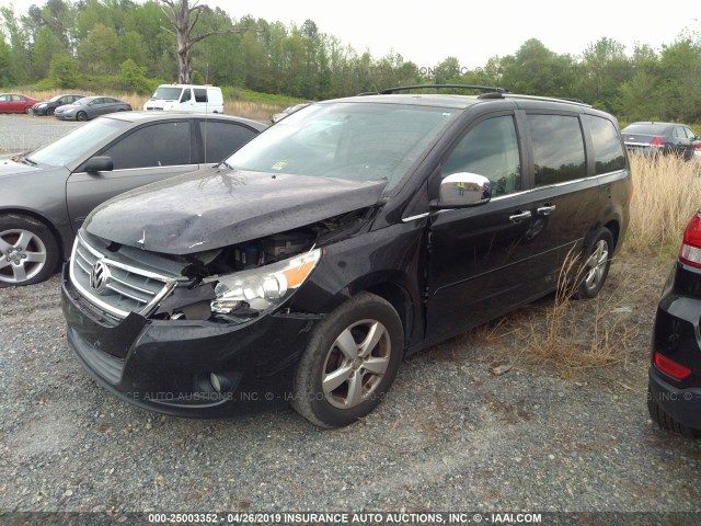 2V4RW6DX1AR316598 - 2010 VOLKSWAGEN ROUTAN BLACK photo 2