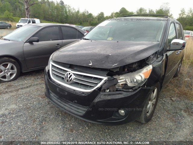 2V4RW6DX1AR316598 - 2010 VOLKSWAGEN ROUTAN BLACK photo 6