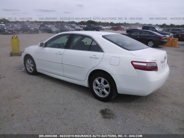 4T4BE46K48R015617 - 2008 TOYOTA CAMRY CE/LE/XLE/SE WHITE photo 3