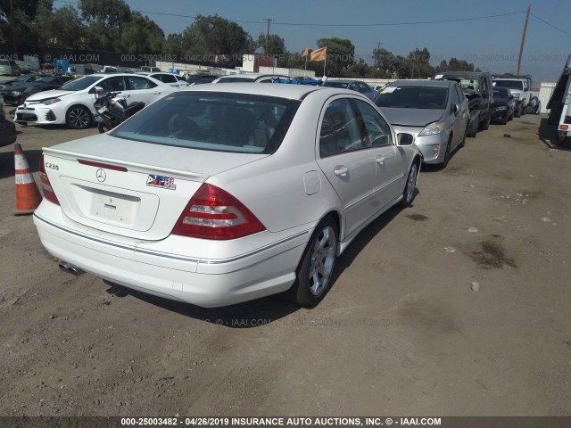 WDBRF52H97F898688 - 2007 MERCEDES-BENZ C 230 WHITE photo 4