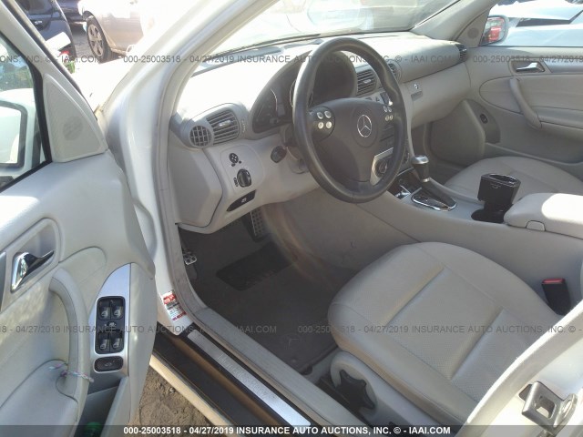 WDBRF52H66F806824 - 2006 MERCEDES-BENZ C GENERATION 2006 230 თეთრი ფოტო 5
