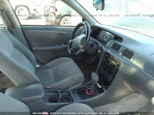 JT2BG22K7Y0488740 - 2000 TOYOTA CAMRY CE/LE/XLE 灰色 照片 5