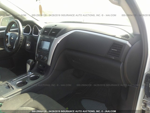 1GNKRGED2CJ332238 - 2012 CHEVROLET TRAVERSE LT WHITE photo 5