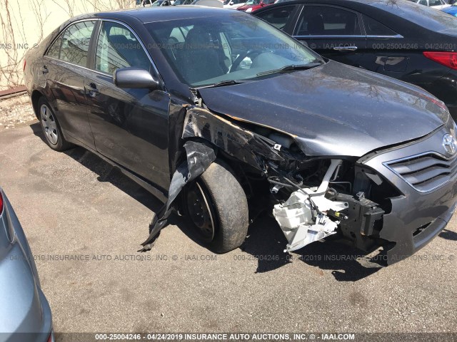 4T1BF3EK0BU147056 - 2011 TOYOTA CAMRY SE/LE/XLE GRAY photo 1