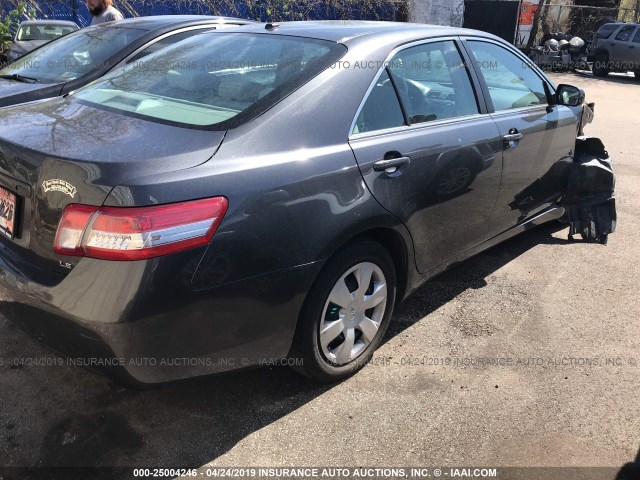 4T1BF3EK0BU147056 - 2011 TOYOTA CAMRY SE/LE/XLE GRAY photo 4