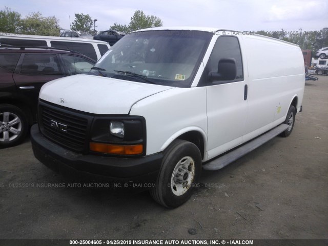 1GTGG29C581912860 - 2008 GMC SAVANA G2500 WHITE photo 2