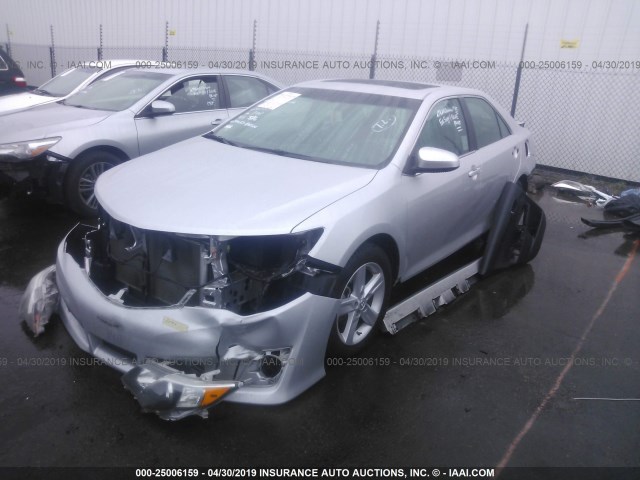 4T1BF1FK9DU243323 - 2013 TOYOTA CAMRY L/SE/LE/XLE 银色 照片 2