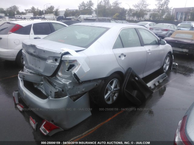 4T1BF1FK9DU243323 - 2013 TOYOTA CAMRY L/SE/LE/XLE 银色 照片 4