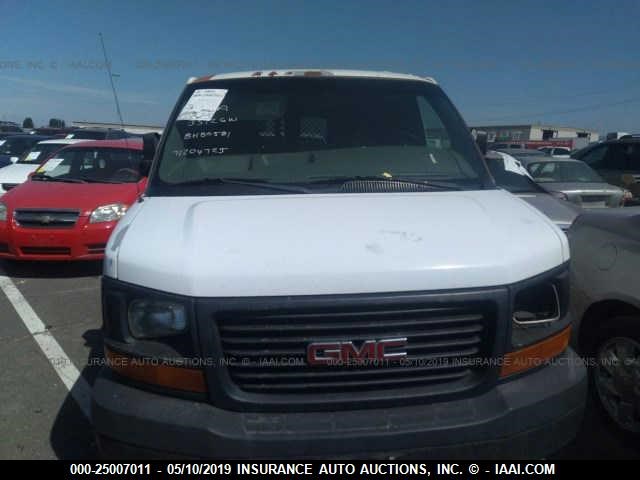 1GTGG25V171204725 - 2007 GMC SAVANA G2500 WHITE photo 6