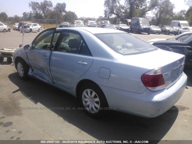 4T1BE32K25U615722 - 2005 TOYOTA CAMRY LE/XLE/SE BLUE photo 3