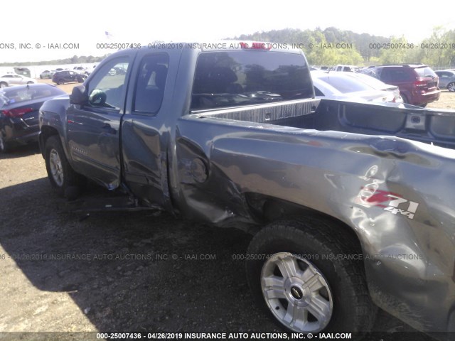 1GCRKSE39BZ424520 - 2011 CHEVROLET SILVERADO K1500 LT GRAY photo 6