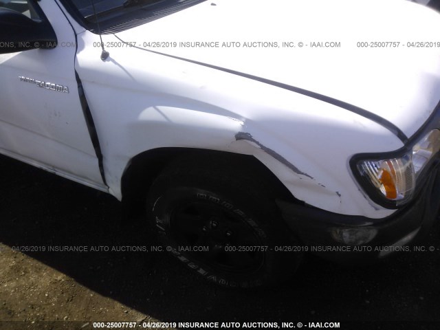 5TENL42N72Z084057 - 2002 TOYOTA TACOMA WHITE photo 6