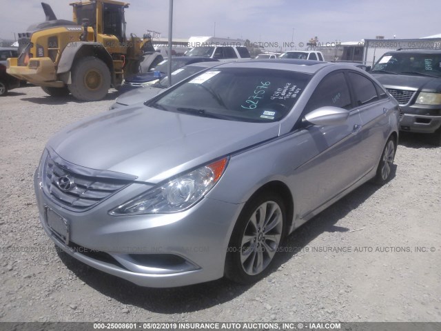 5NPEC4AC0DH627576 - 2013 HYUNDAI SONATA SE/LIMITED SILVER photo 2