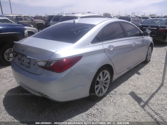 5NPEC4AC0DH627576 - 2013 HYUNDAI SONATA SE/LIMITED SILVER photo 4