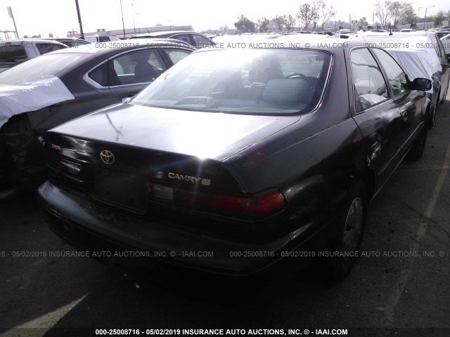 JT2BG22KXV0029357 - 1997 TOYOTA CAMRY LE/XLE BLACK photo 4