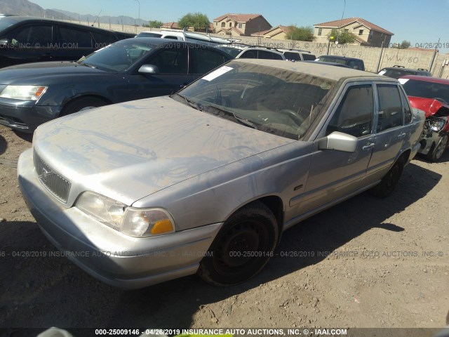 YV1LS5576W1545773 - 1998 VOLVO S70 SILVER photo 2