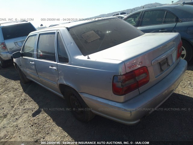 YV1LS5576W1545773 - 1998 VOLVO S70 SILVER photo 3