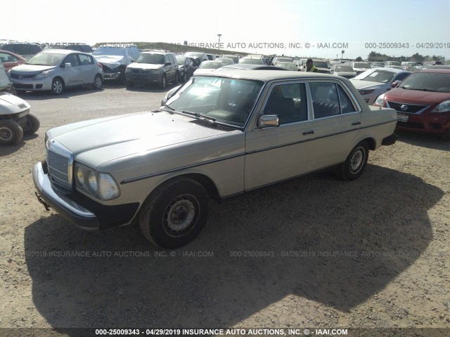 WDBAB23A0CB317248 - 1982 MERCEDES-BENZ 240 D SILVER photo 2