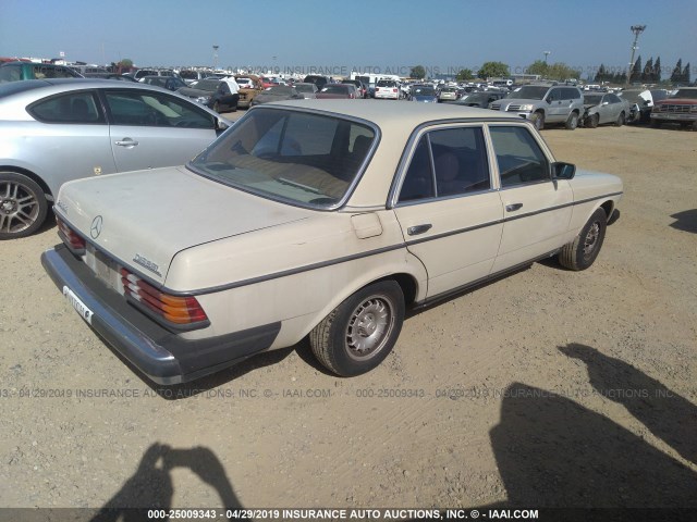 WDBAB23A0CB317248 - 1982 MERCEDES-BENZ 240 D SILVER photo 4