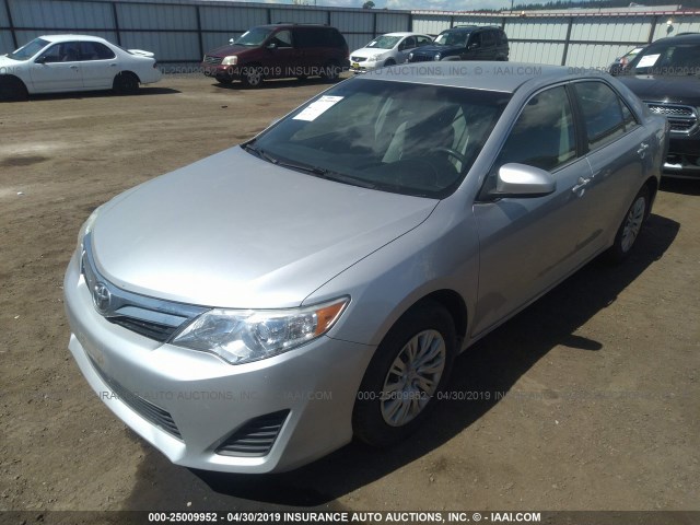 4T4BF1FKXER352171 - 2014 TOYOTA CAMRY L/SE/LE/XLE 银色 照片 2
