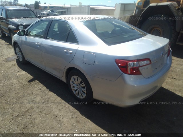 4T4BF1FKXER352171 - 2014 TOYOTA CAMRY L/SE/LE/XLE 银色 照片 3