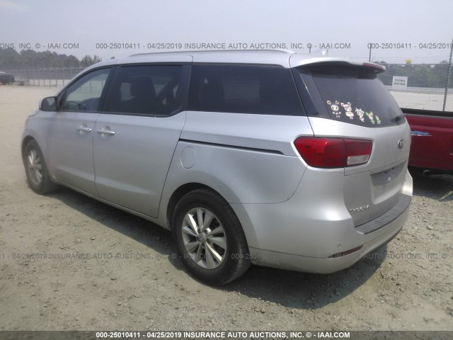 KNDMB5C14F6025437 - 2015 KIA SEDONA LX SILVER photo 3