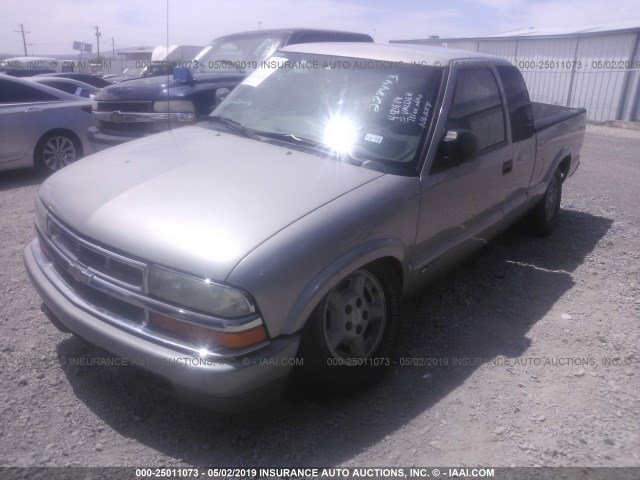 1GCDT19W918228443 - 2001 CHEVROLET S TRUCK S10 GOLD photo 2