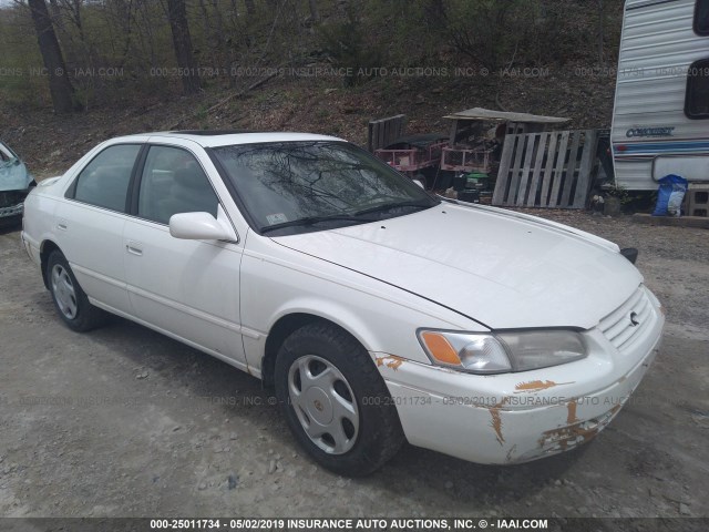 4T1BF22K1WU927457 - 1998 TOYOTA CAMRY CE/LE/XLE WHITE photo 1