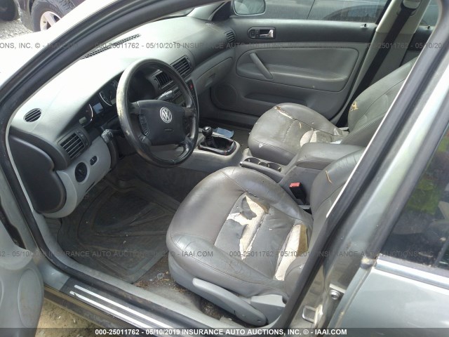 WVWPD63B04E065443 - 2004 VOLKSWAGEN PASSAT GLS GRAY photo 5